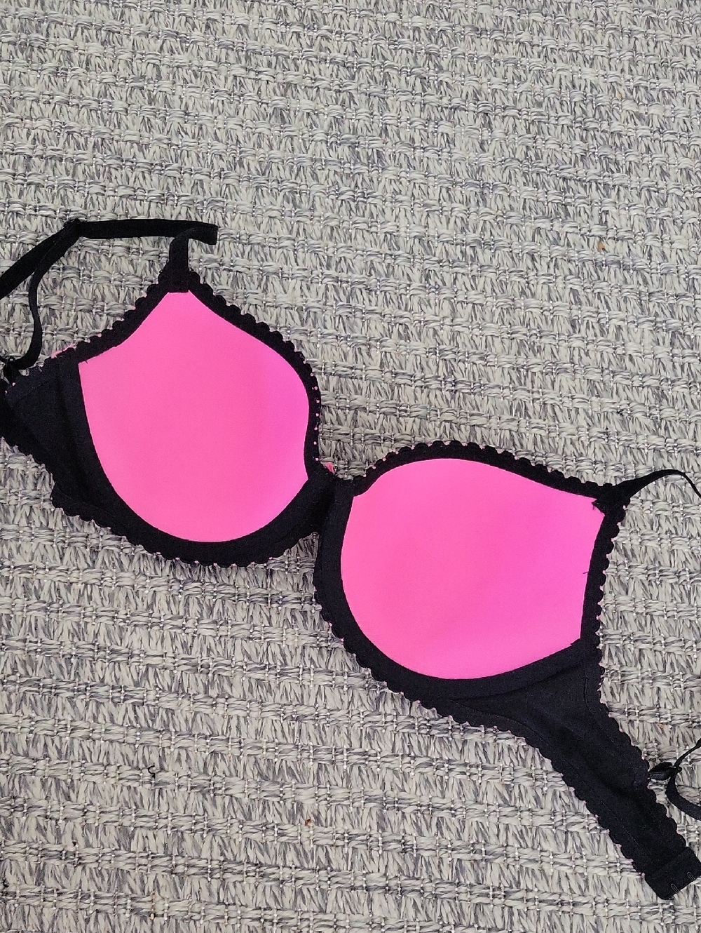 Betsey Johnson Black Bra with Pink Bow Detail 32D
